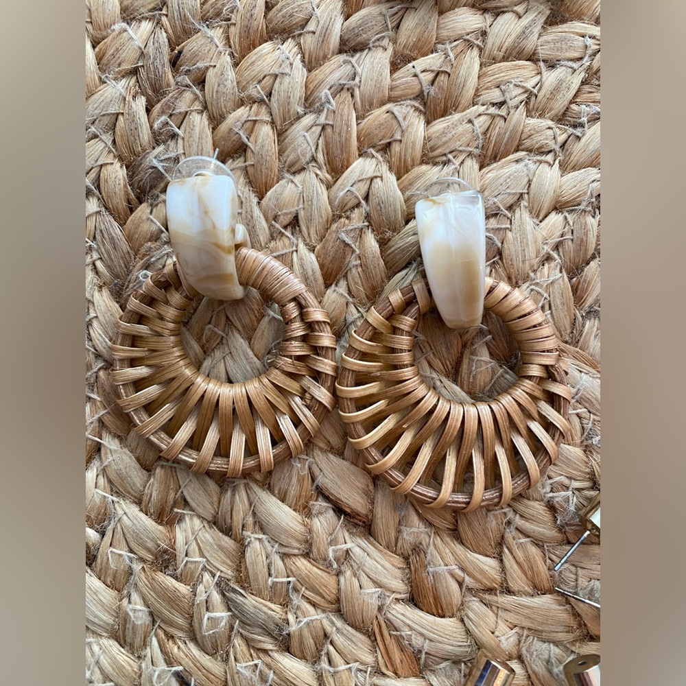 Lot of 4 Pairs Pierced Earrings - Picture 2 of 5